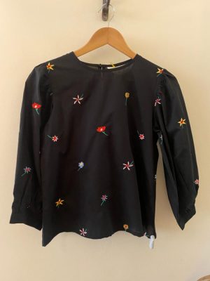 Compania Fantastica Embroidered Flower Top